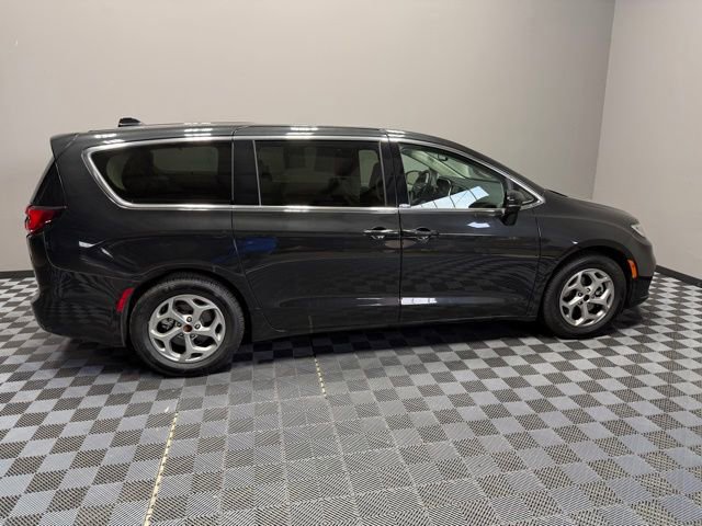 Used 2024 Chrysler Pacifica Limited image 7