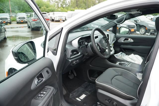 New 2026 Chrysler Pacifica Limited w/ S Appearance Package image 10