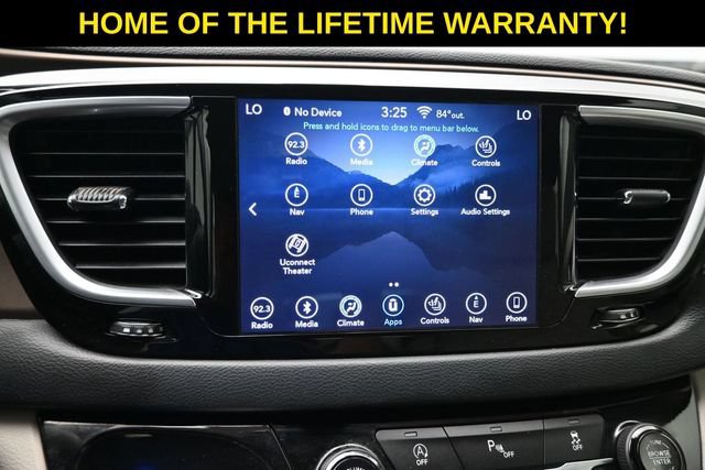 Used 2018 Chrysler Pacifica Touring-L Plus FWD image 32