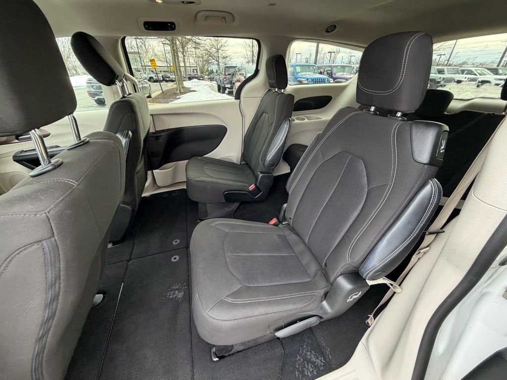 Certified 2022 Chrysler Voyager LX image 17