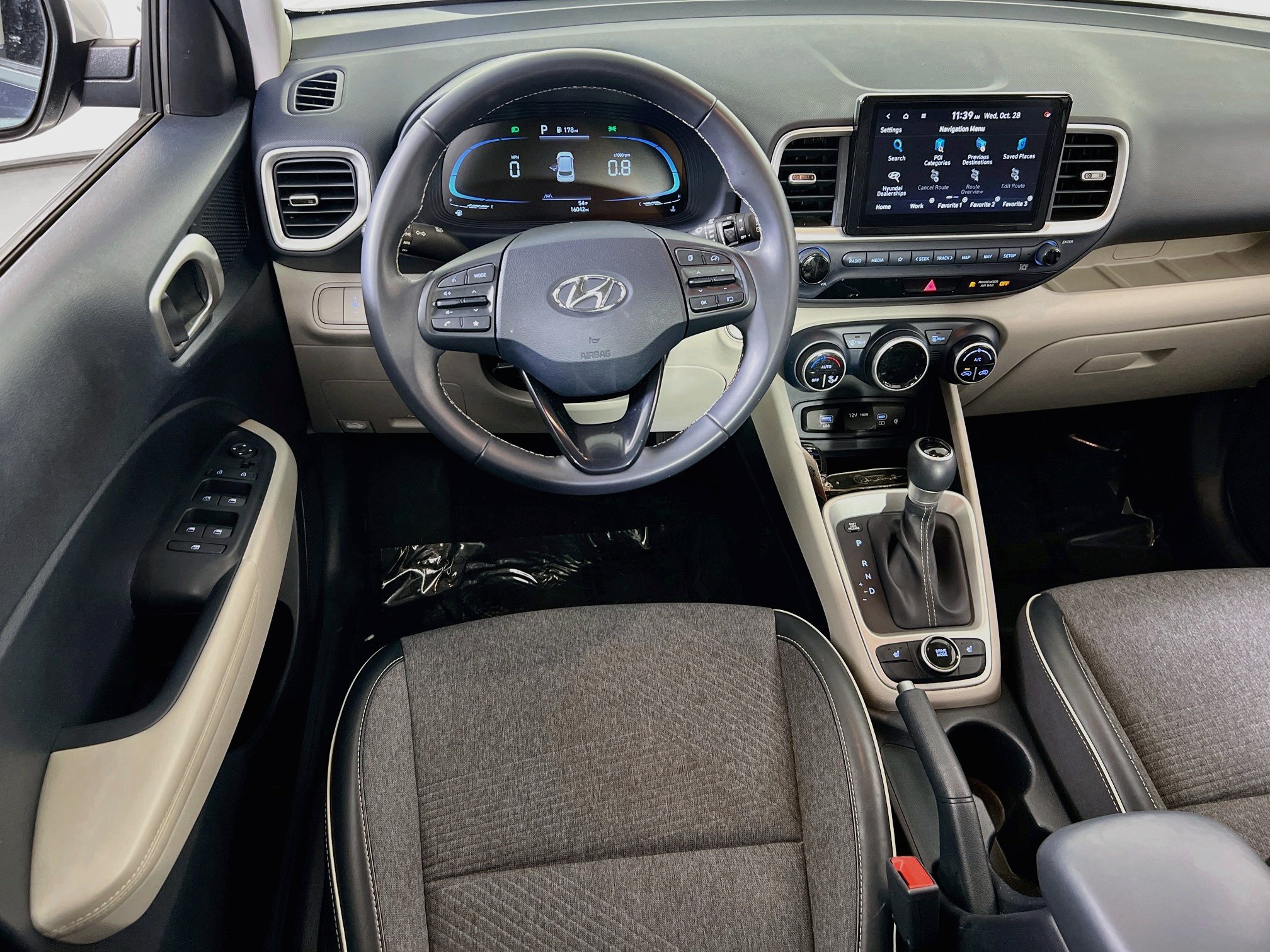 Used 2023 Hyundai Venue Limited w/ Cargo Package FWD image 22