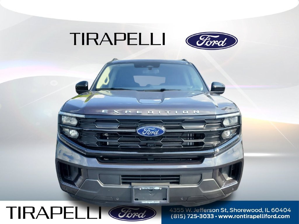 Used 2025 Ford Expedition Active AWD/4WD image 3