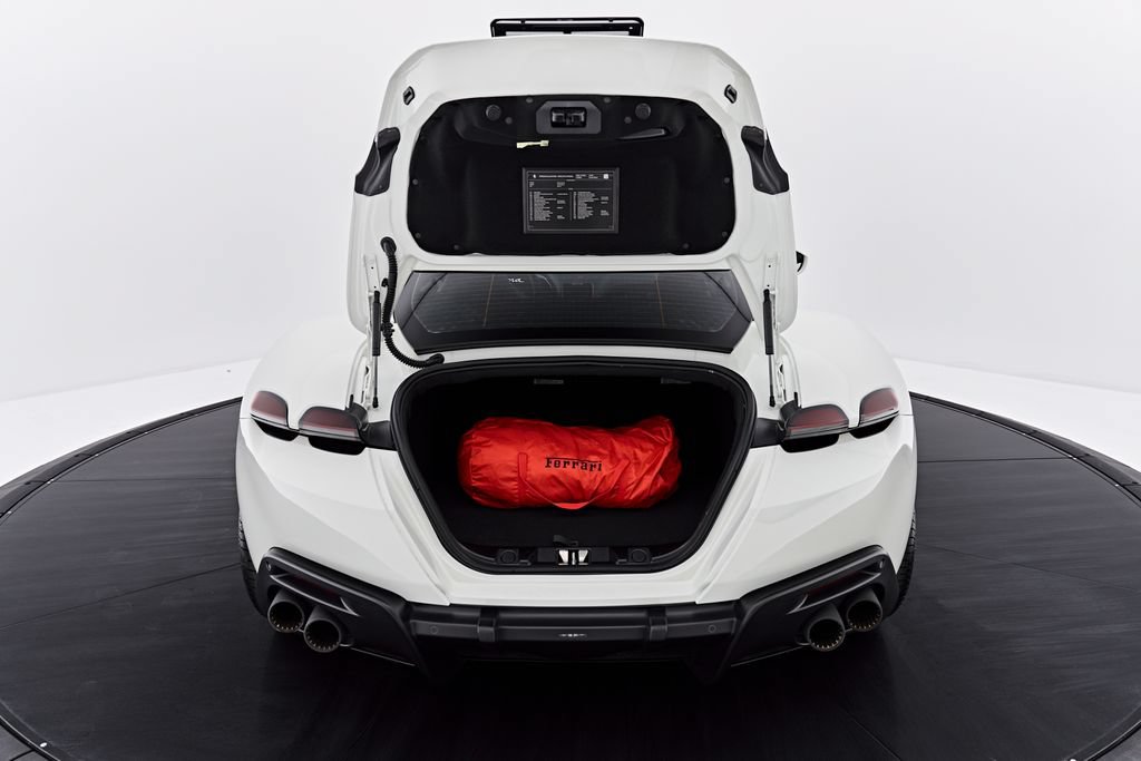 Used 2022 Ferrari Roma RWD image 32