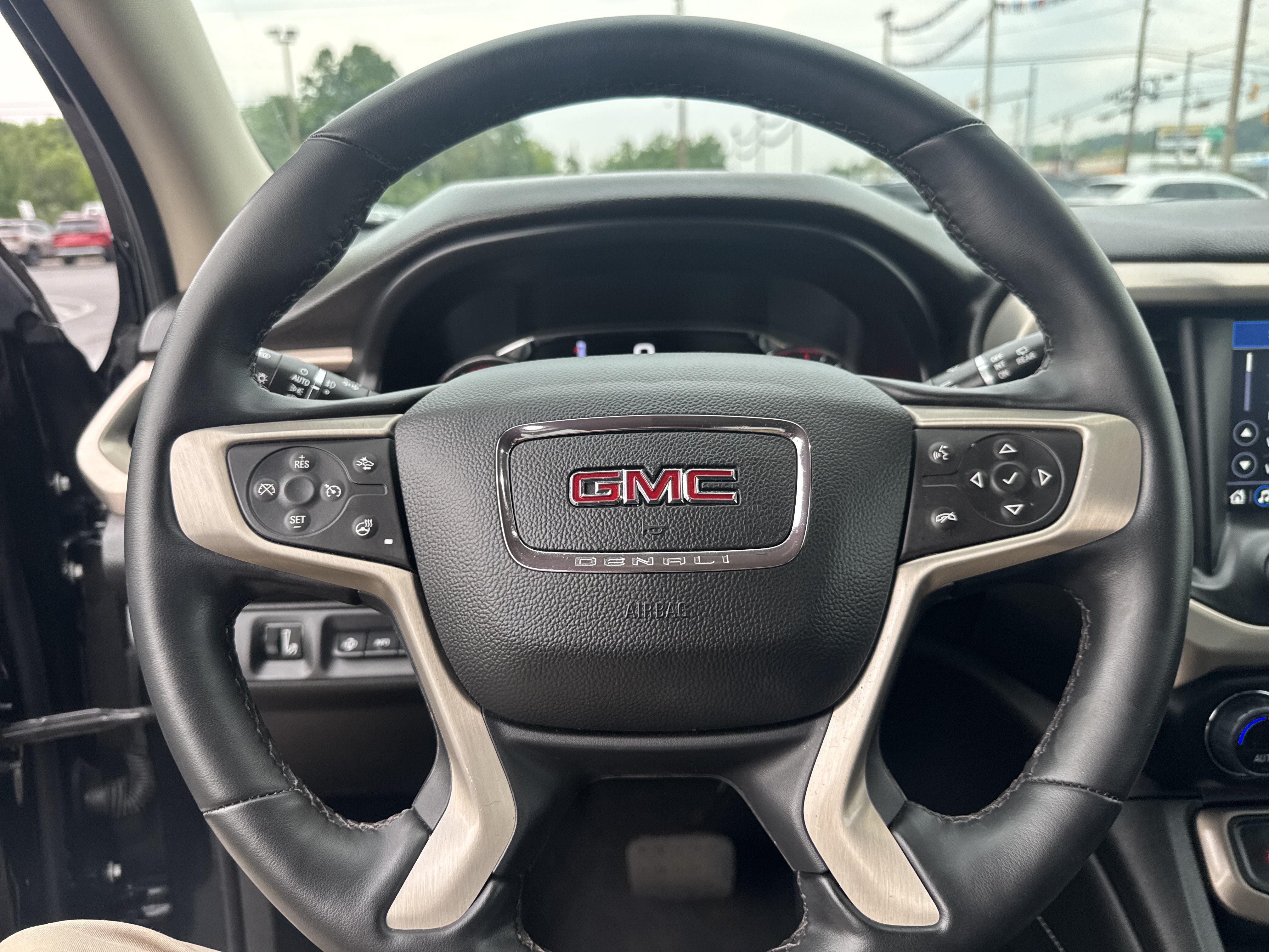 Used 2023 GMC Acadia Denali w/ Denali Ultimate Package AWD/4WD image 18