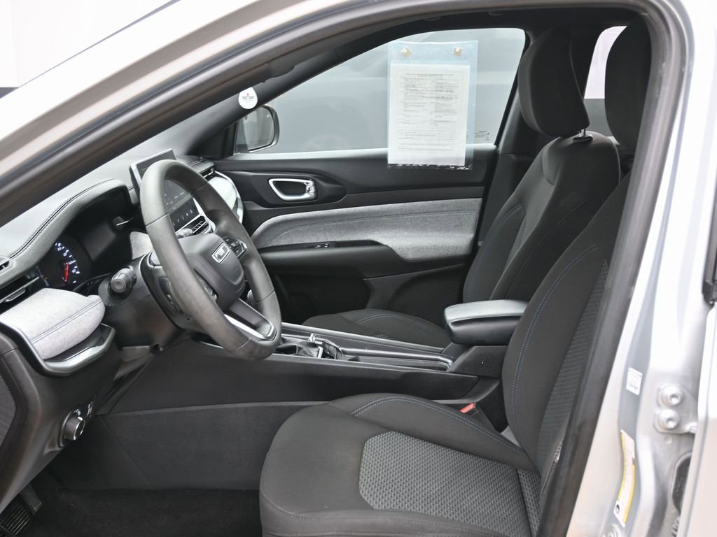 Used 2024 Jeep Compass Sport image 16