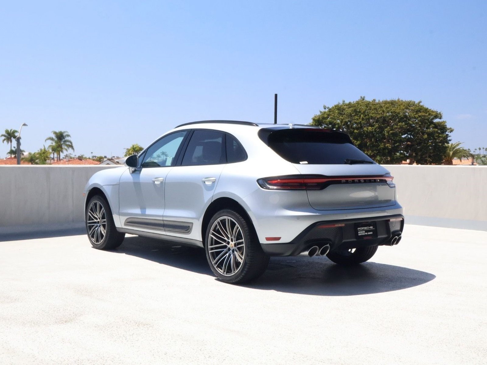 Certified 2026 Porsche Macan AWD/4WD image 3