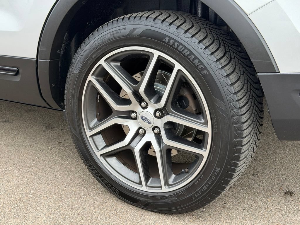Used 2019 Ford Explorer Sport w/ Equipment Group 401A AWD/4WD image 28