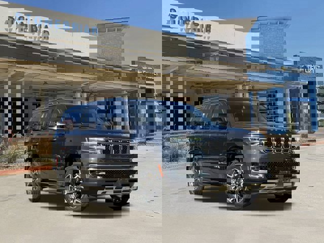 Used 2023 Jeep Wagoneer Series III w/ Convenience Group I image 2