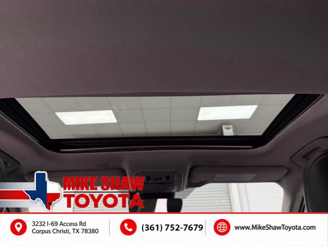 Used 2024 Toyota Highlander XLE FWD image 32
