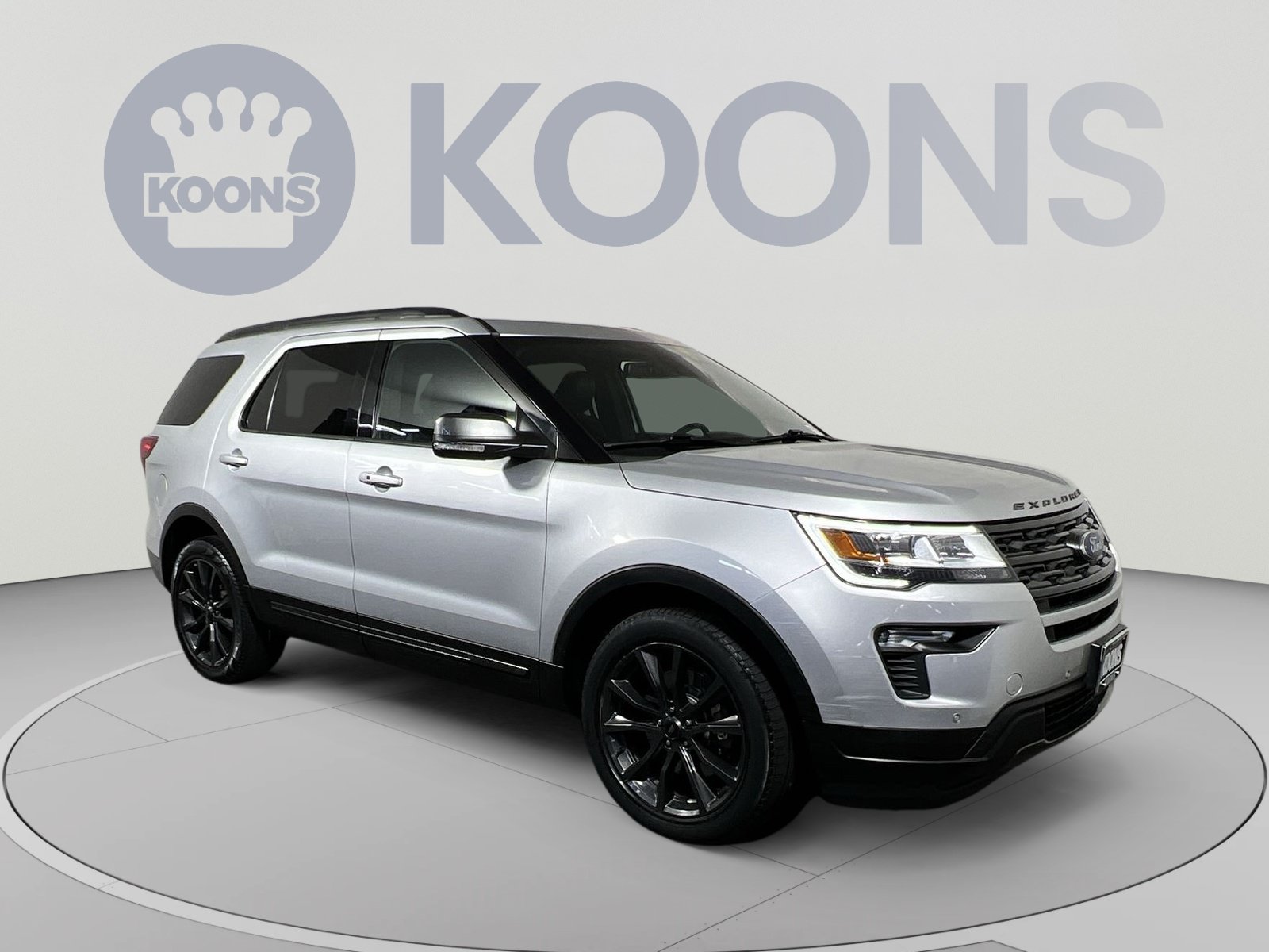 Used 2018 Ford Explorer XLT w/ Equipment Group 202A AWD/4WD image 2