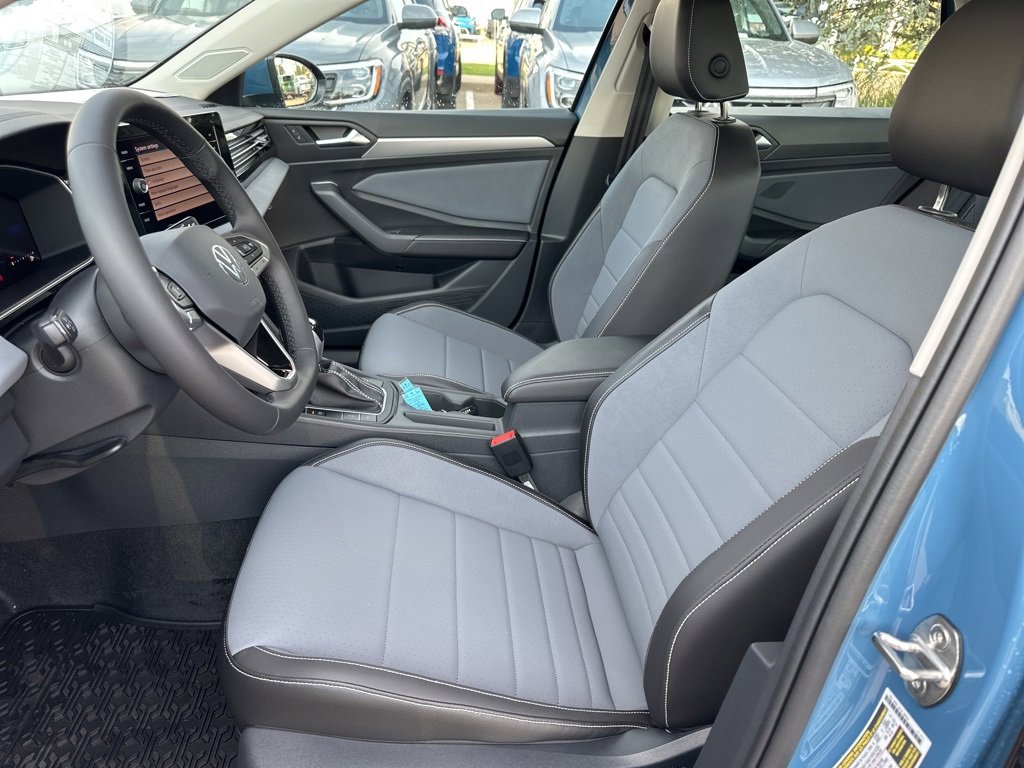 New 2025 Volkswagen Jetta SE image 22