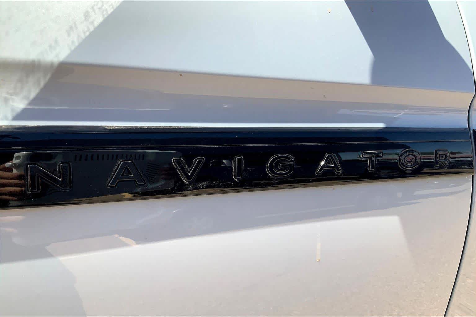 New 2026 Lincoln Navigator Reserve w/ Jet Appearance Package AWD/4WD image 15