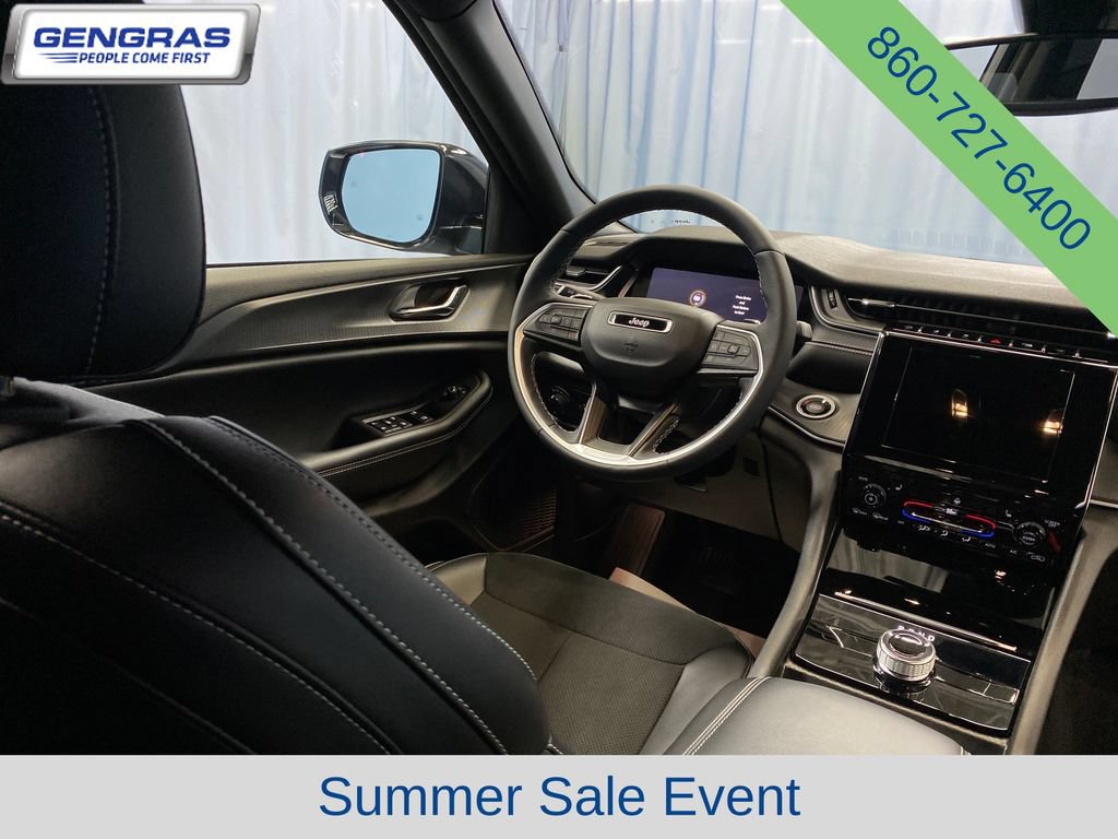 Used 2024 Jeep Grand Cherokee Altitude AWD/4WD image 38