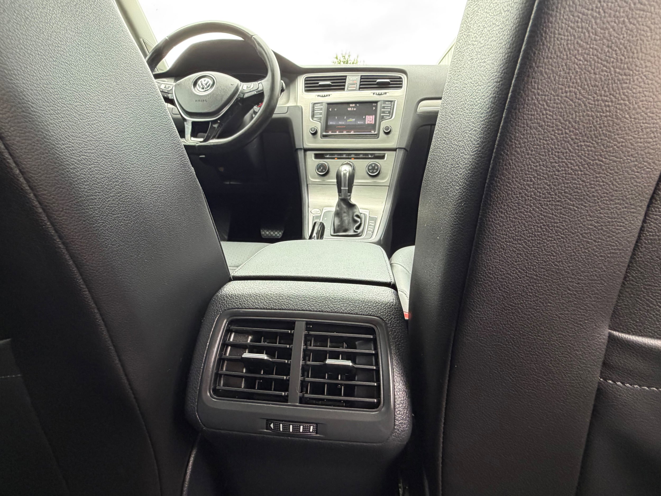 Used 2016 Volkswagen Golf SE w/ Lighting Package FWD image 14