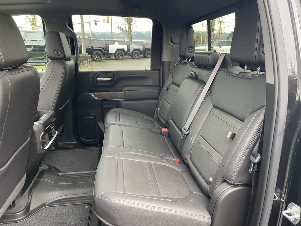 Used 2022 GMC Sierra 2500 Denali w/ Denali Black Diamond Edition image 8