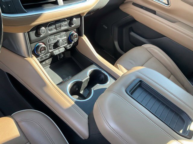 Used 2021 Chevrolet Suburban Premier w/ Premium Package AWD/4WD image 16