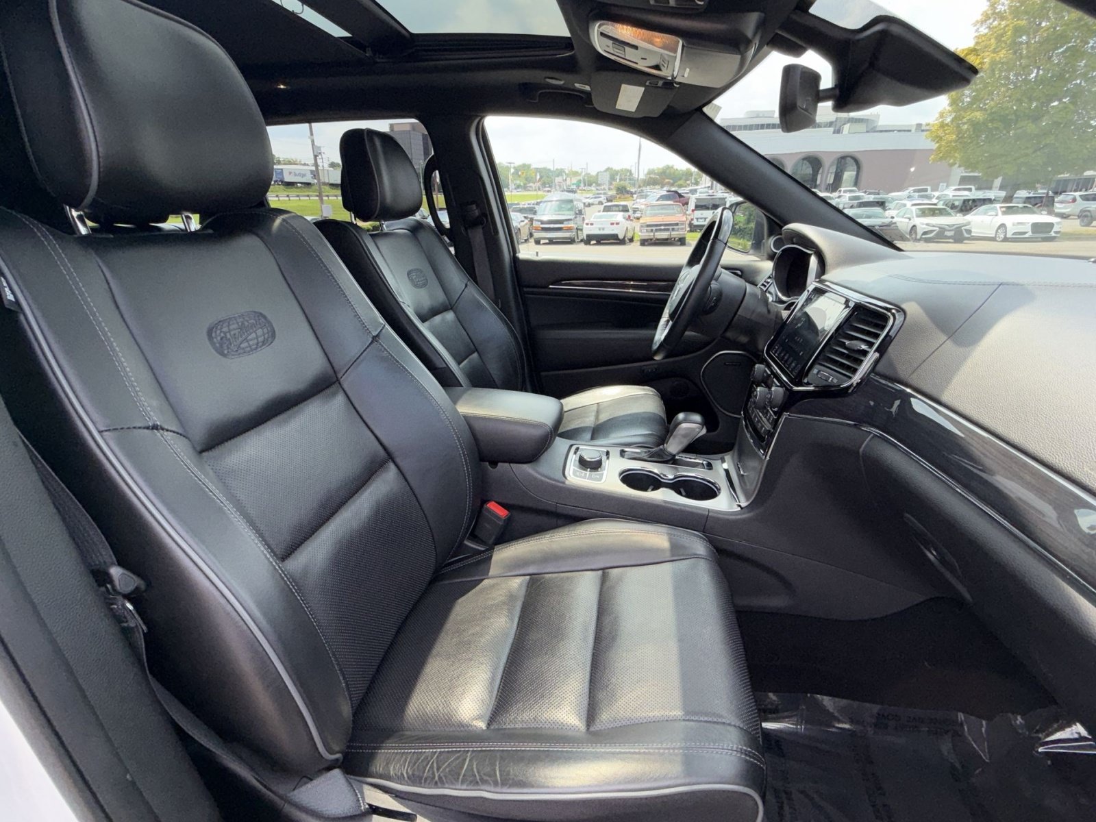 Used 2019 Jeep Grand Cherokee Overland AWD/4WD image 27