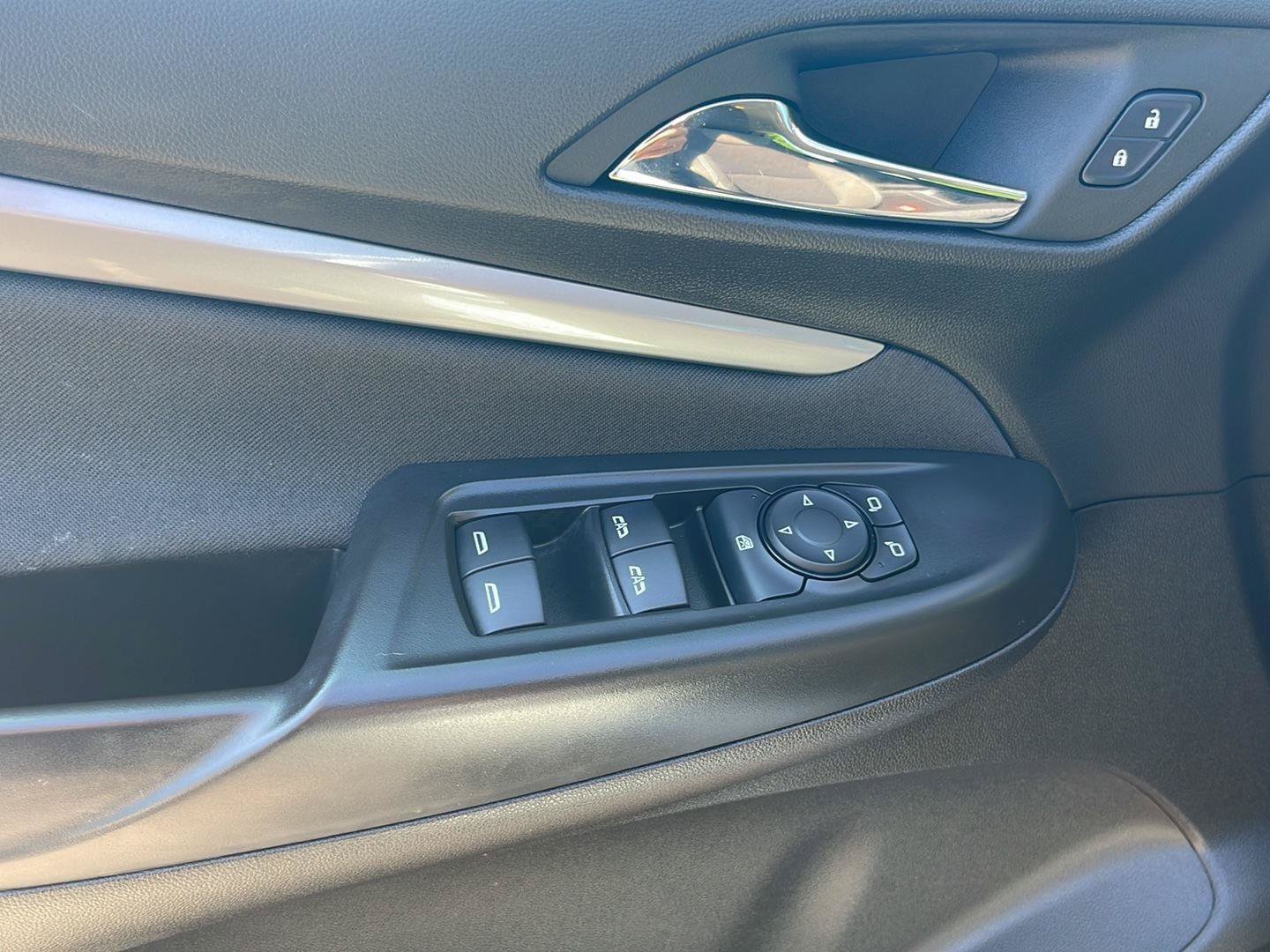 Used 2023 Chevrolet Bolt EUV LT w/ Comfort Package FWD image 16