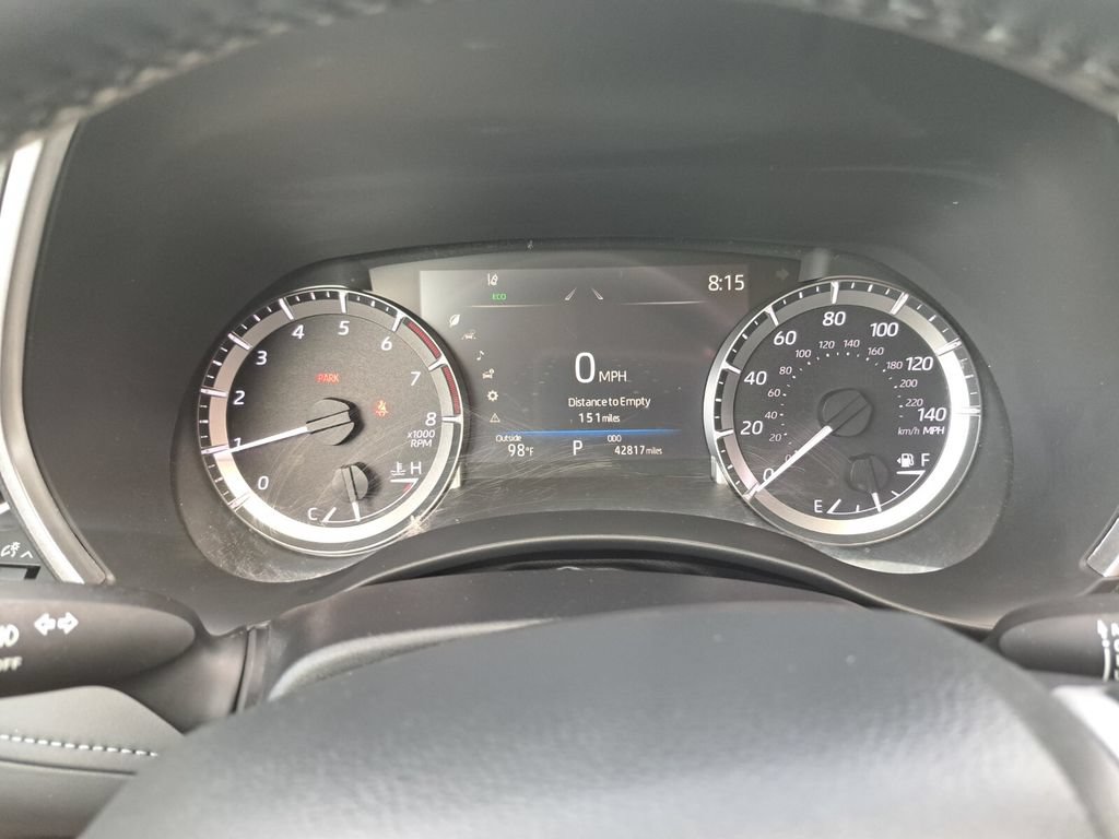 Used 2024 Toyota Highlander XLE FWD image 12