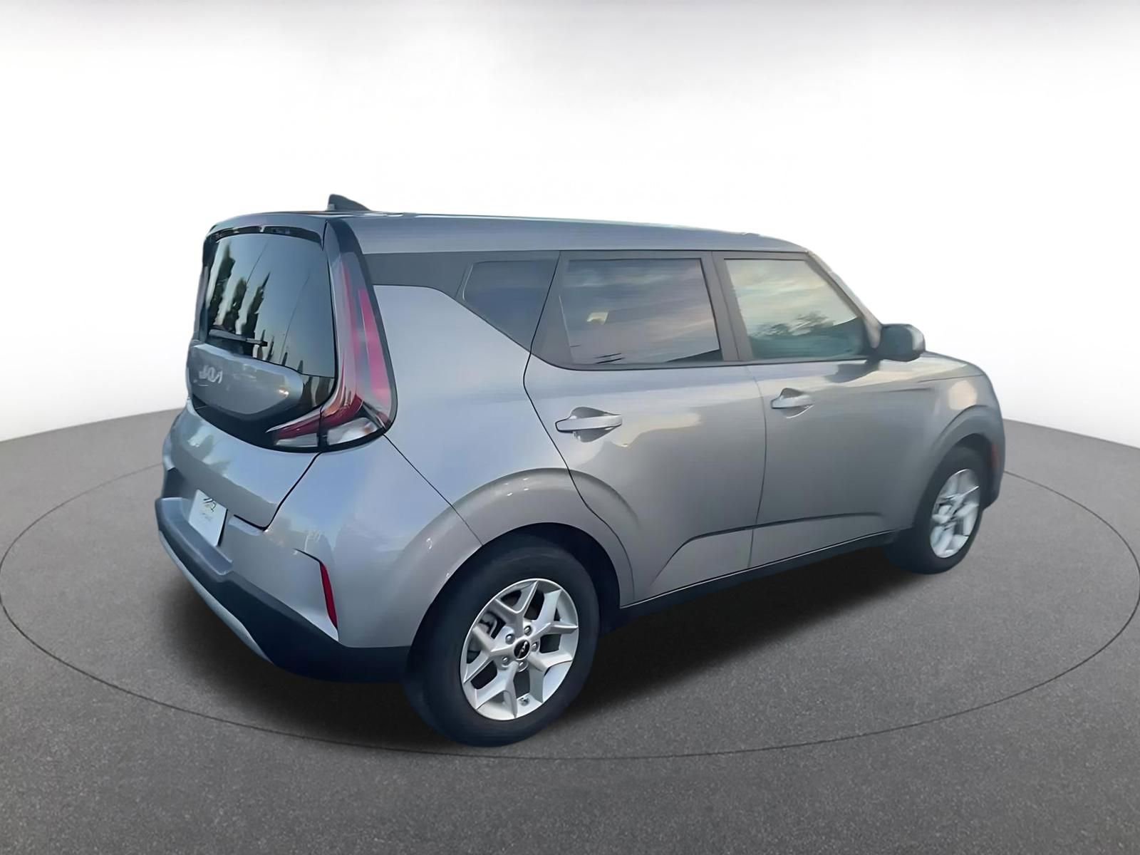 Used 2025 Kia Soul LX w/ LX Technology Package FWD image 15