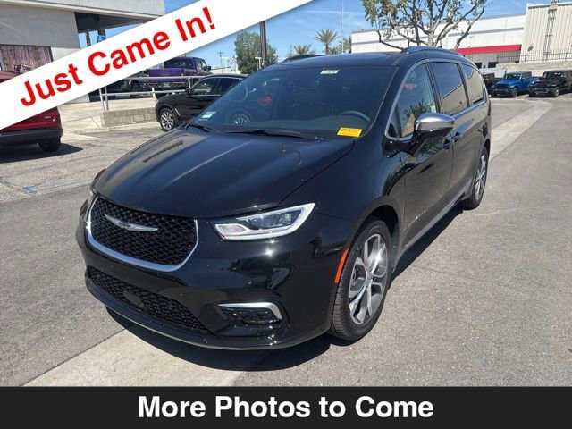 Used 2026 Chrysler Pacifica Pinnacle FWD image 1