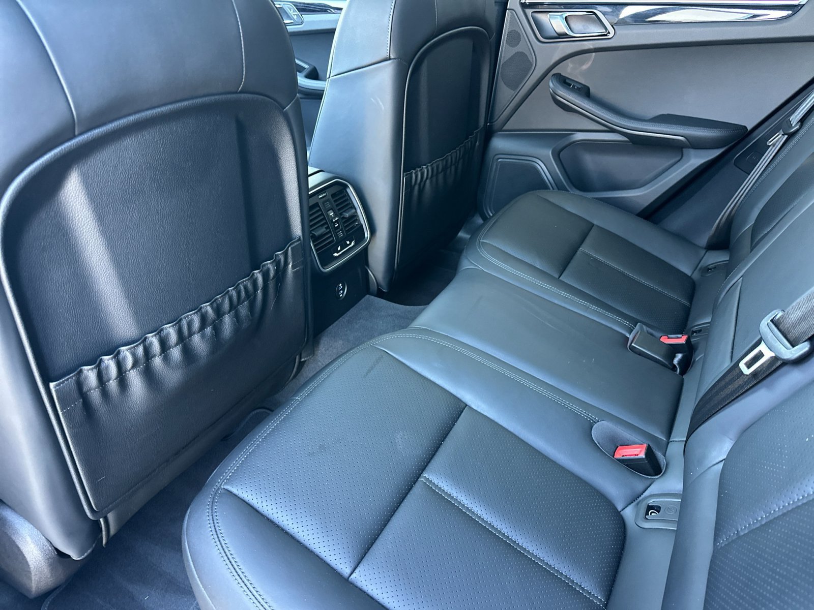 Certified 2026 Porsche Macan AWD/4WD image 18