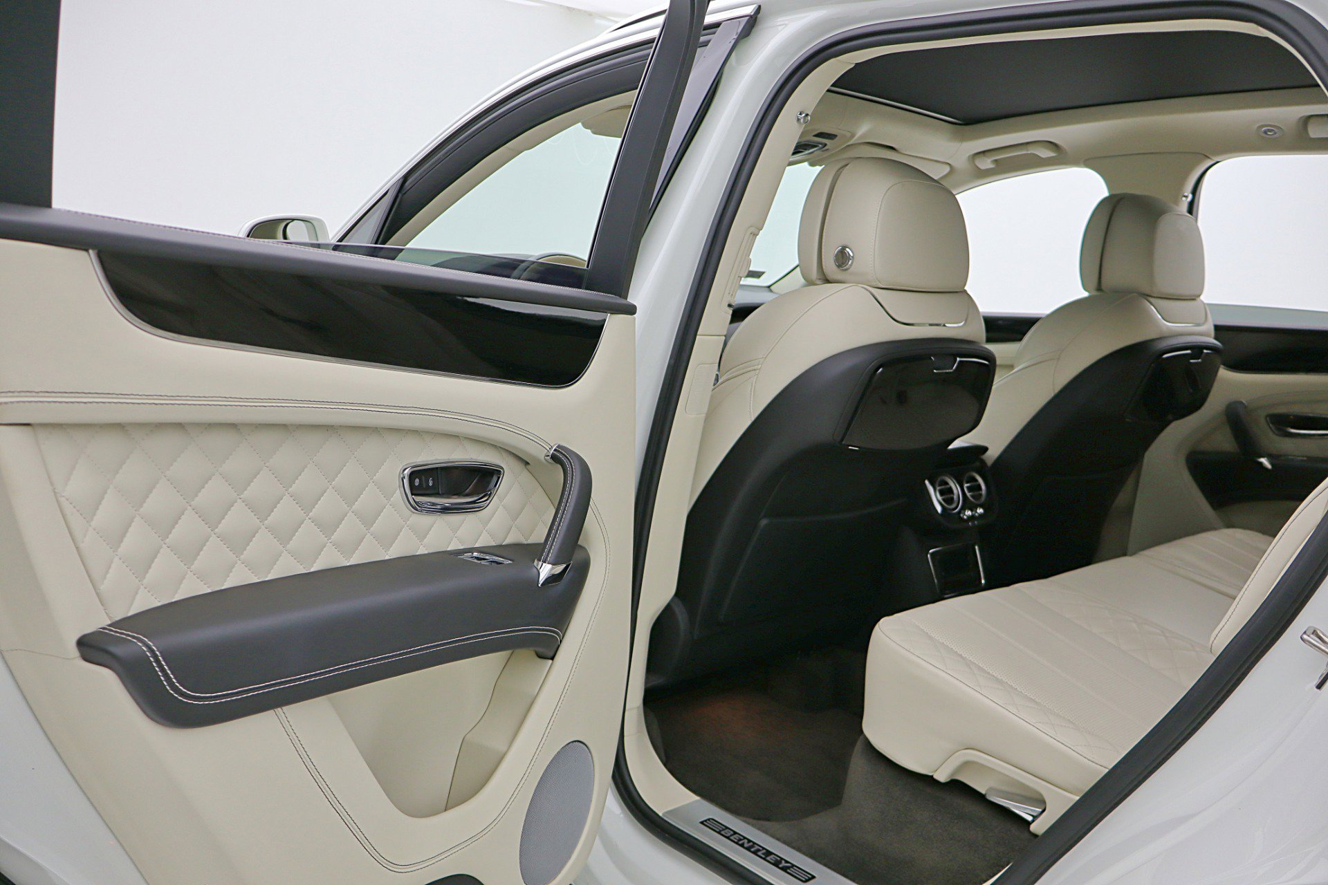 Certified 2017 Bentley Bentayga AWD/4WD image 41