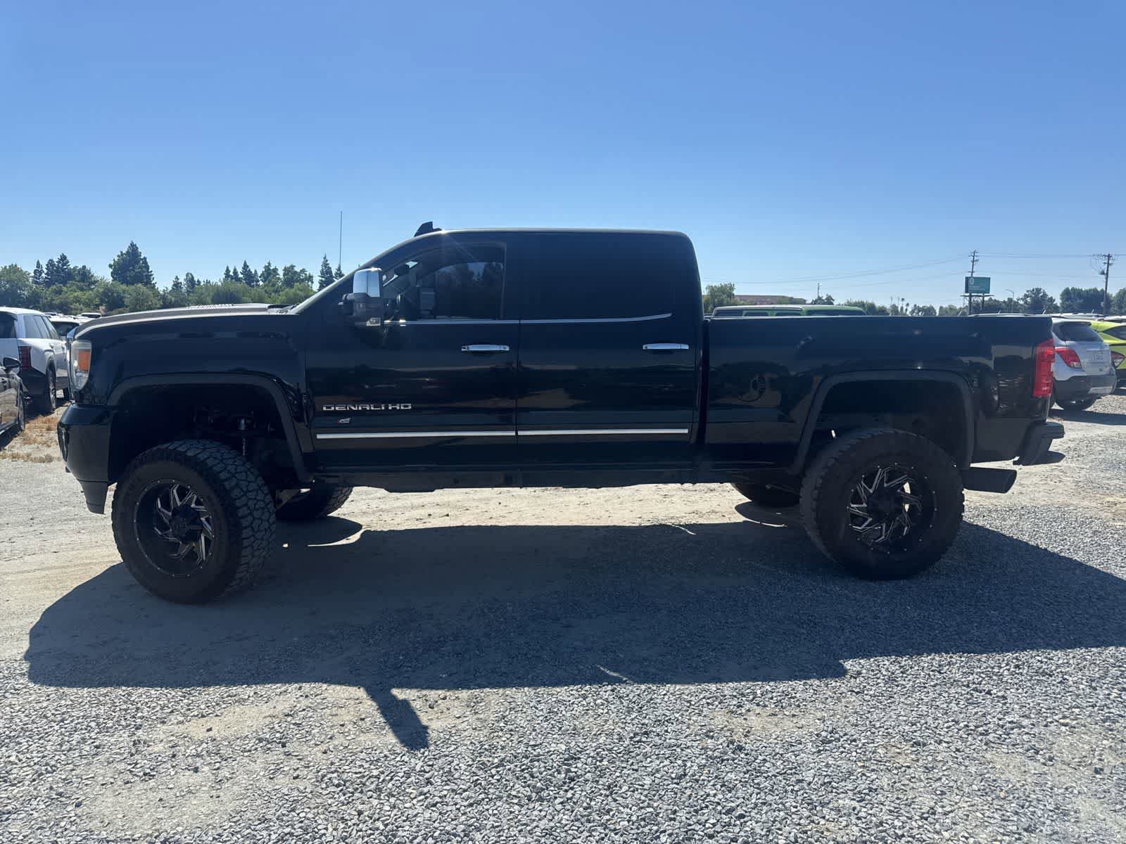 Used 2016 GMC Sierra 2500 Denali w/ Duramax Plus Package AWD/4WD image 8