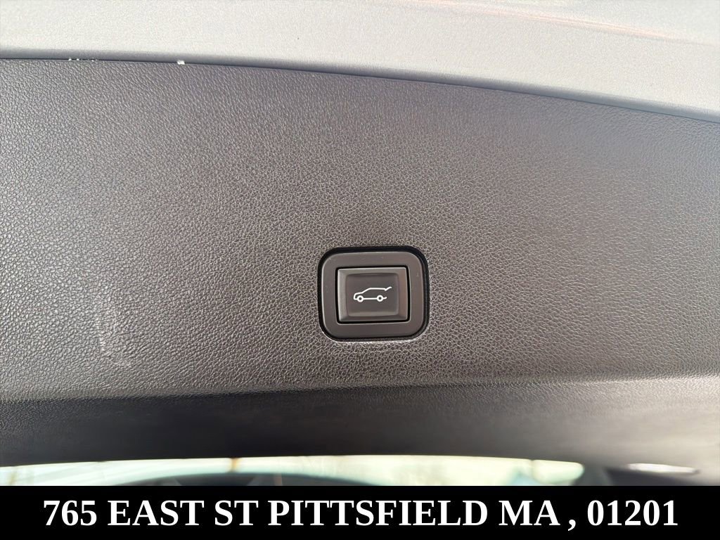 Used 2024 Cadillac XT6 Sport w/ Technology Package image 17