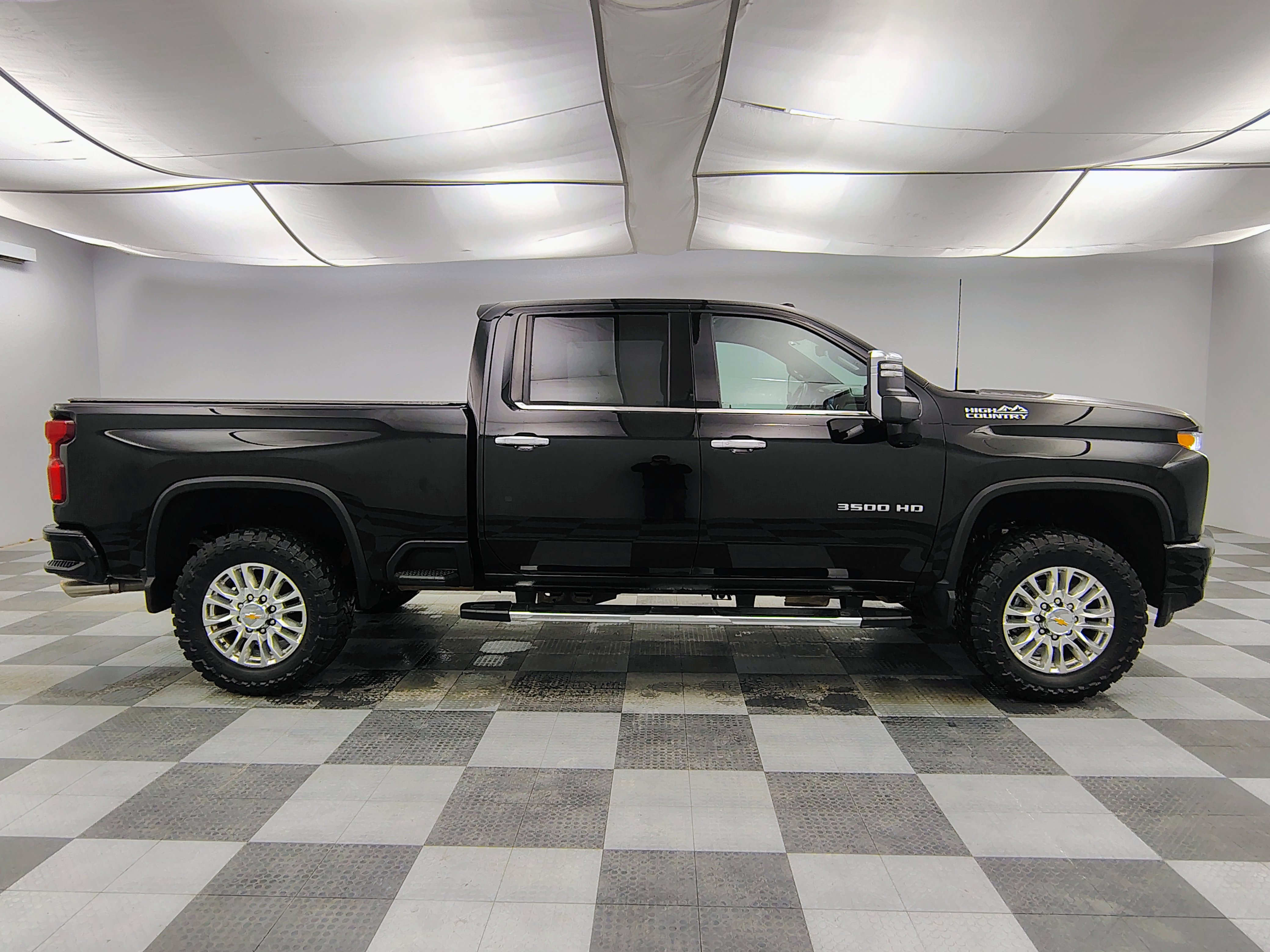 Used 2022 Chevrolet Silverado 3500 High Country w/ Technology Package image 9