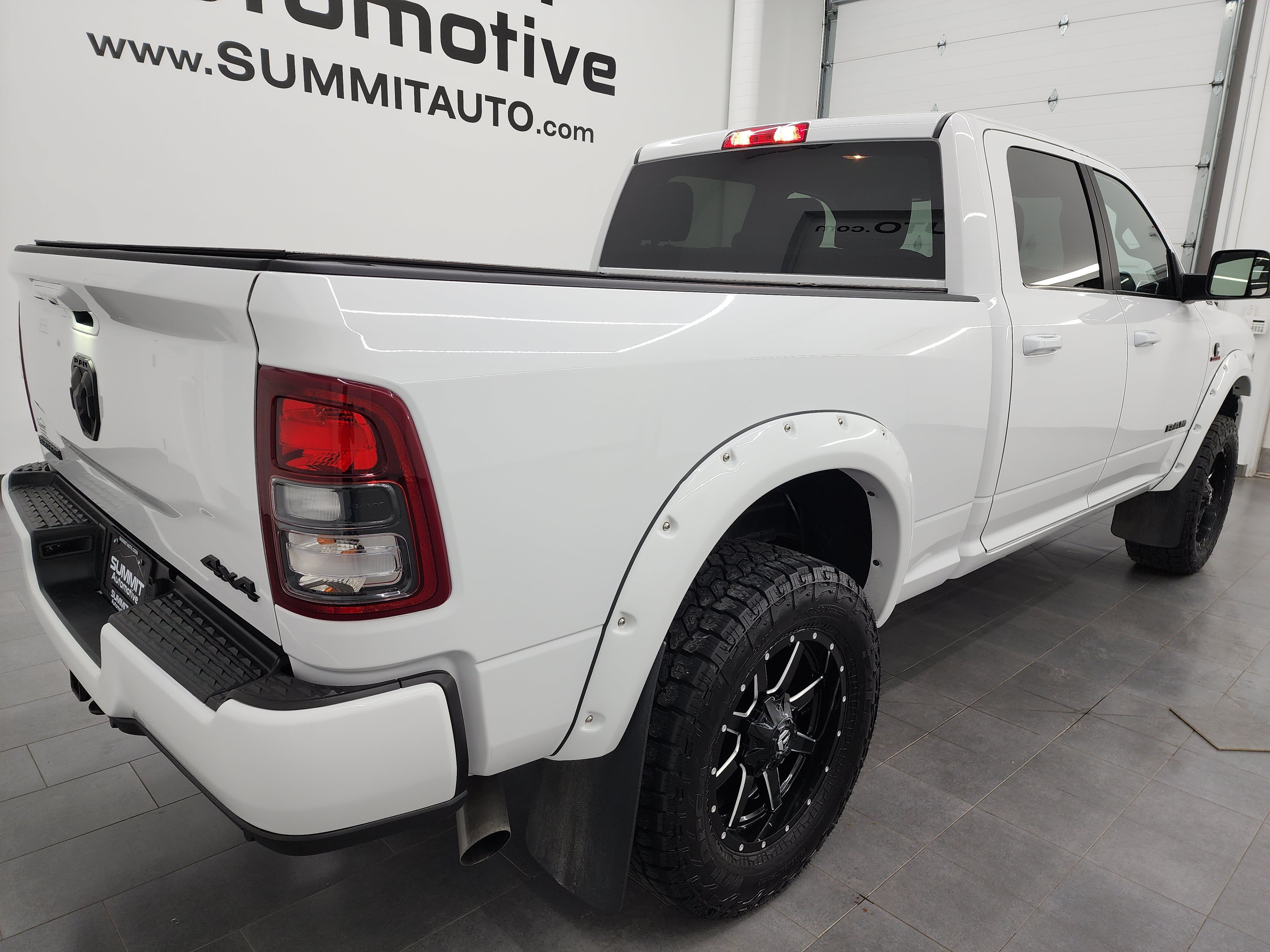 Used 2022 RAM 2500 Big Horn w/ Night Edition AWD/4WD image 4