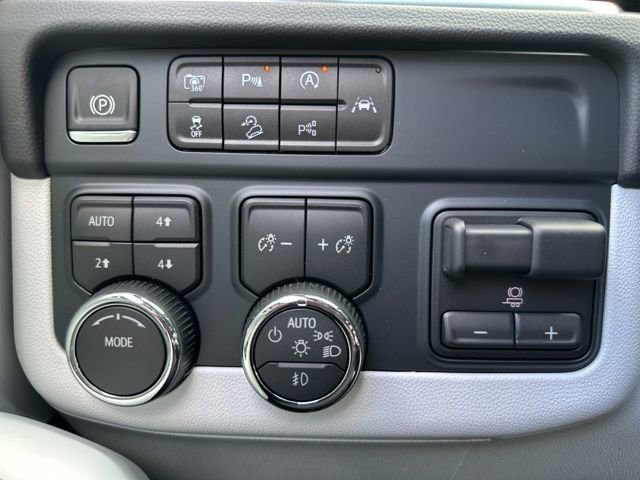 New 2025 Chevrolet Suburban Premier image 32