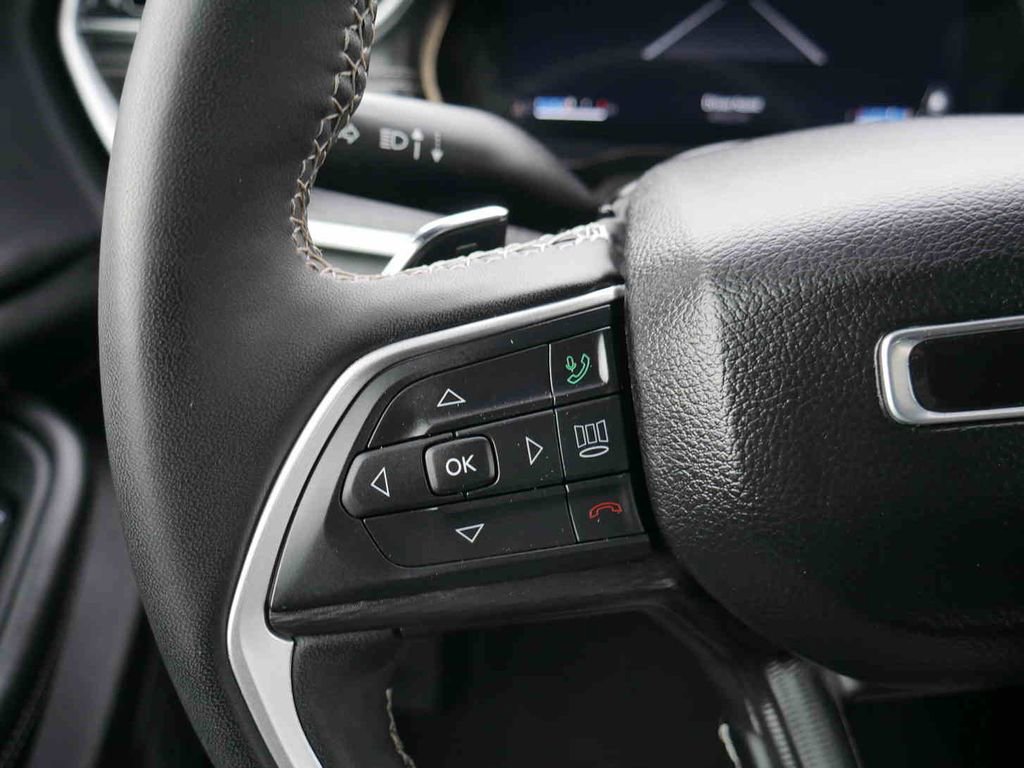 Certified 2024 Jeep Grand Cherokee L Laredo image 37