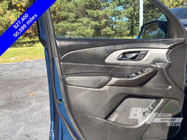 Used 2023 Chevrolet Traverse LT FWD image 12