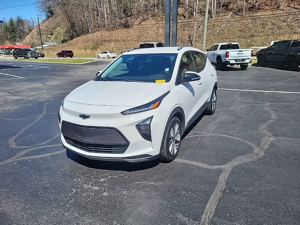 Used 2022 Chevrolet Bolt EUV LT w/ Convenience Package image 3