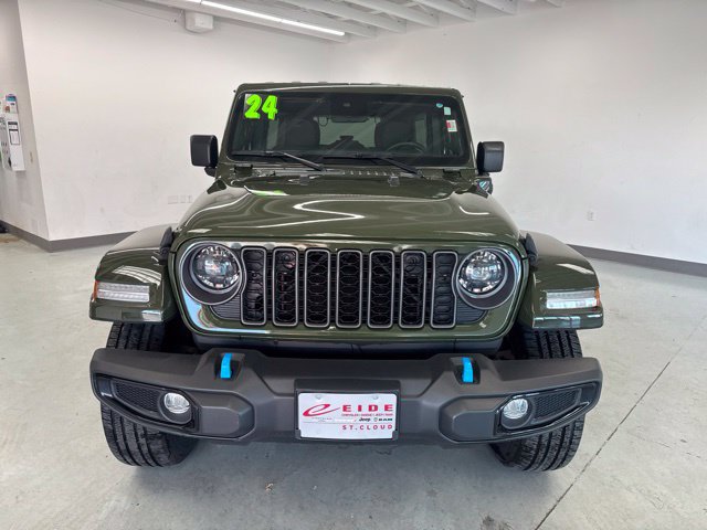Used 2024 Jeep Wrangler Unlimited w/ Convenience Group AWD/4WD image 3