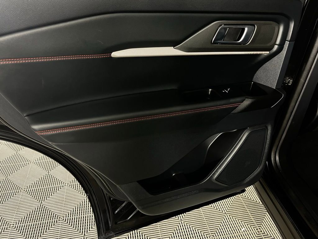 Used 2025 Ford Explorer ST-Line w/ ST-Line Street Pack image 27