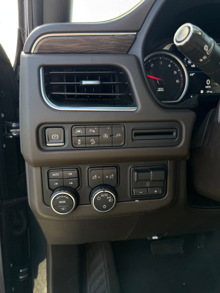 Used 2021 Chevrolet Tahoe Z71 w/ Z71 Off-Road Package image 16