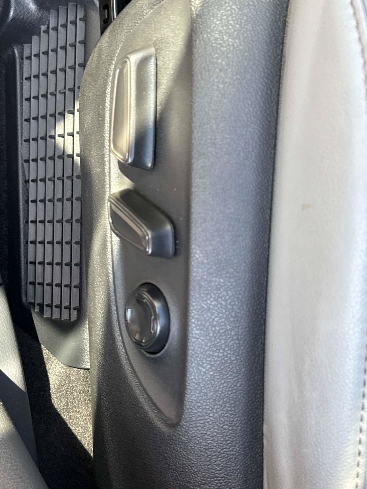 Used 2024 Toyota Sienna Limited AWD/4WD image 28