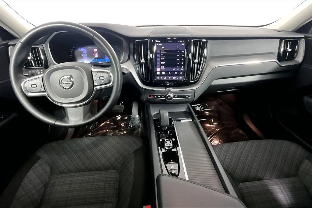 Used 2024 Volvo XC60 B5 Core AWD/4WD image 15