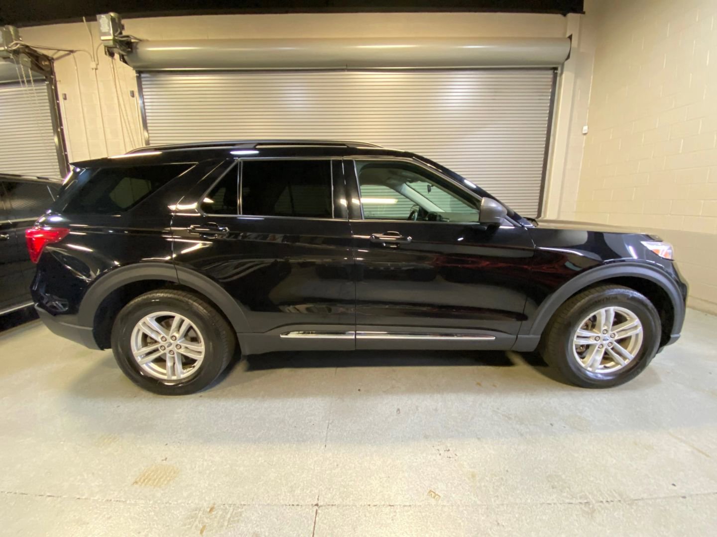 Used 2023 Ford Explorer XLT image 7