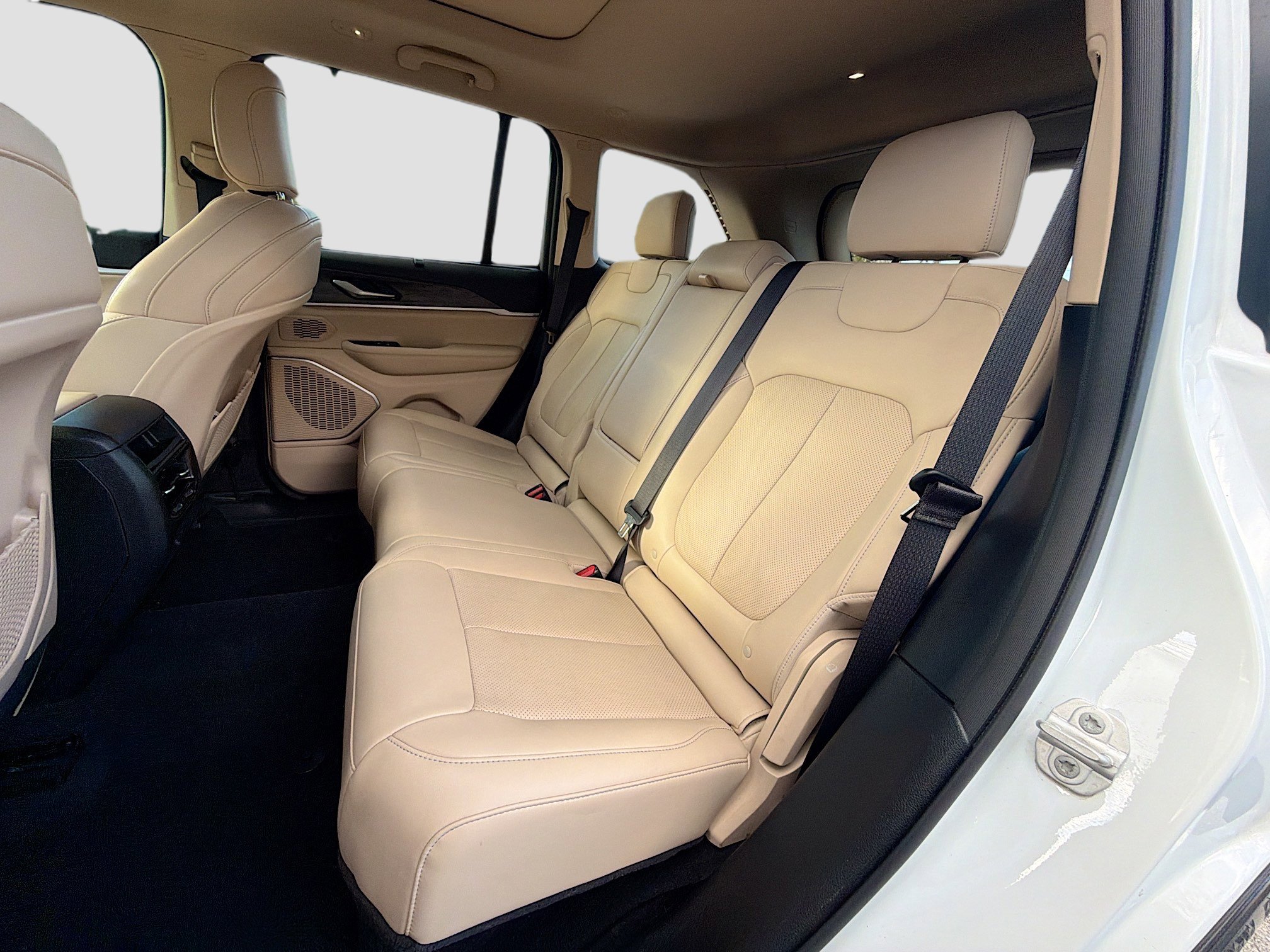 Used 2022 Jeep Grand Cherokee Limited w/ Luxury Tech Group II image 21