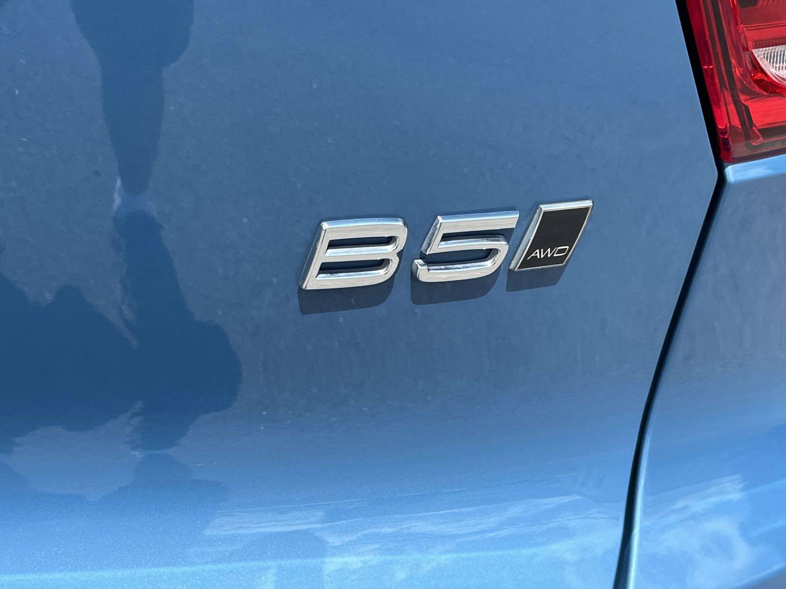 Certified 2024 Volvo XC40 B5 Plus w/ Protection Package Premier AWD/4WD image 18
