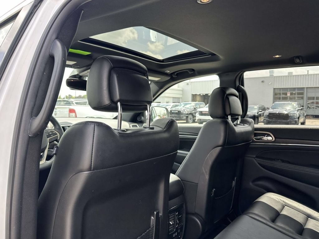 Used 2017 Jeep Grand Cherokee Limited w/ Trailer Tow Group IV AWD/4WD image 16