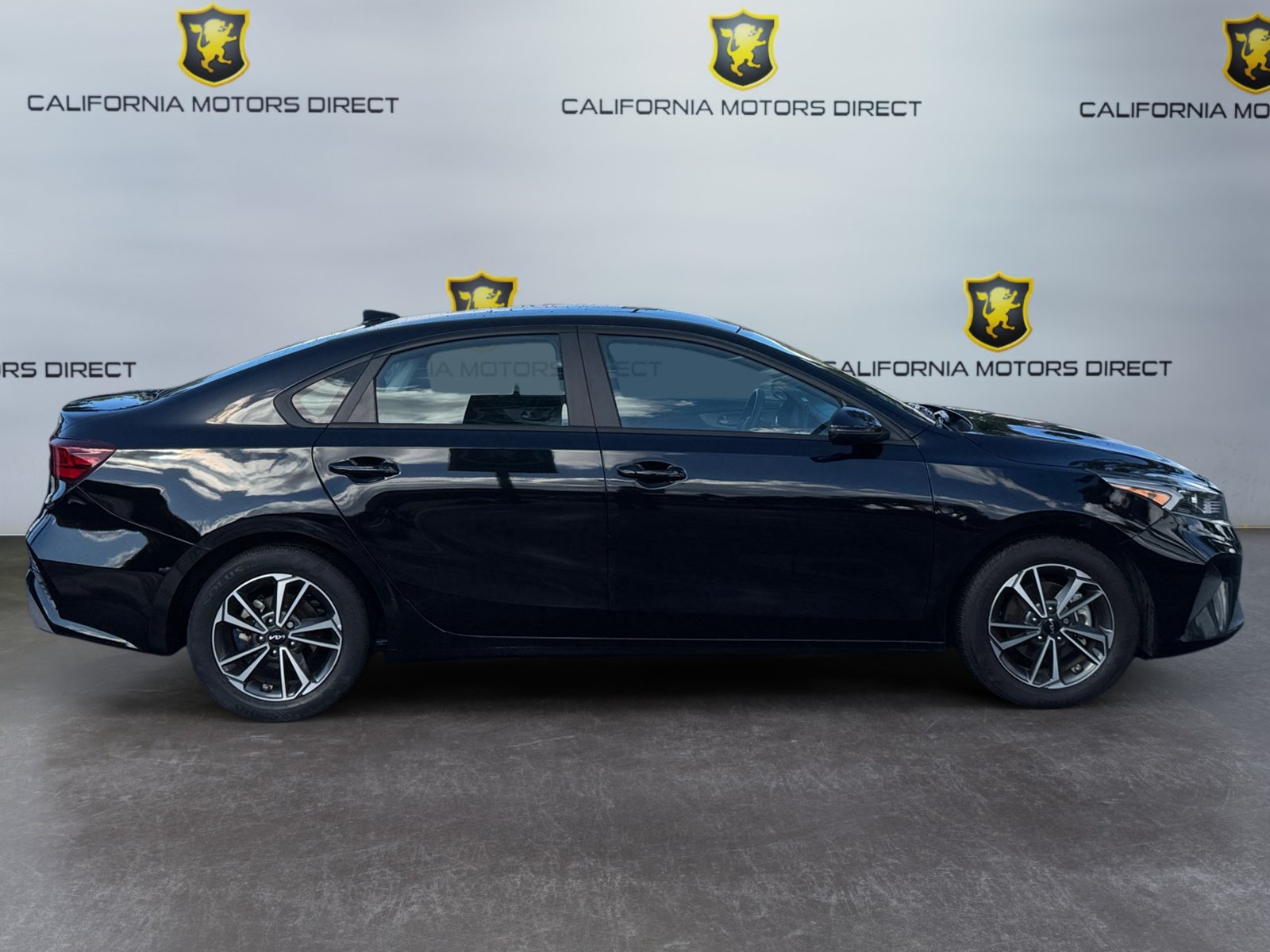 Used 2023 Kia Forte LXS w/ LXS Technology Package FWD image 6