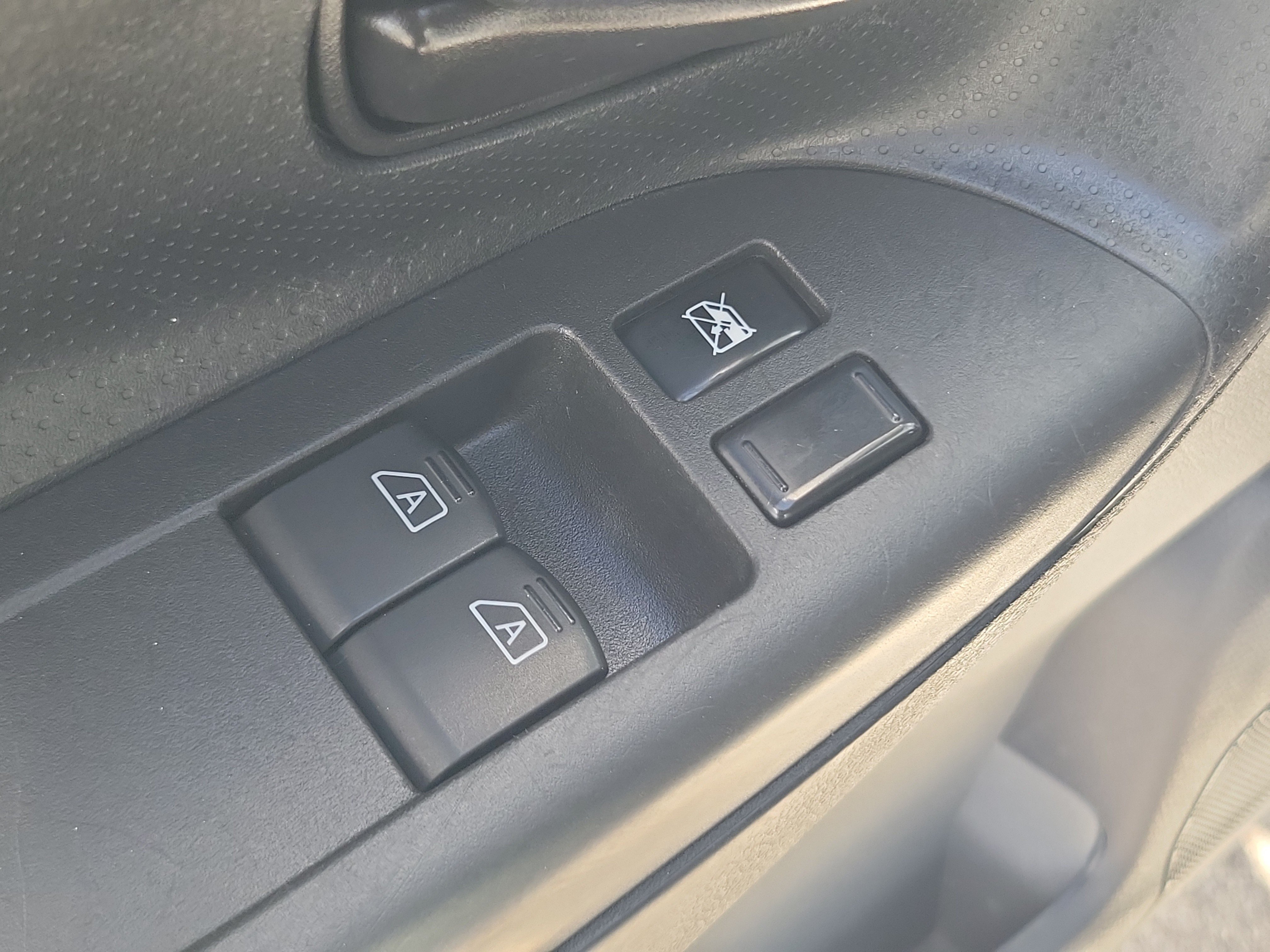 Used 2020 Nissan NV200 S FWD image 25