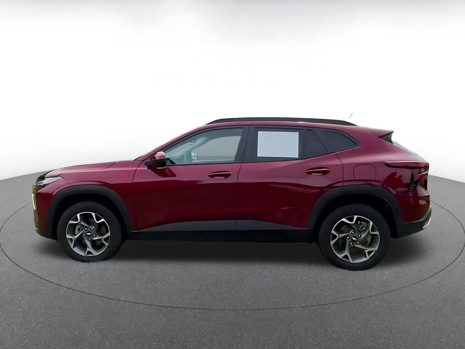 Used 2025 Chevrolet Trax LT FWD image 8