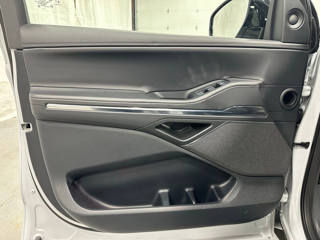 Used 2025 Lincoln Navigator Reserve image 8