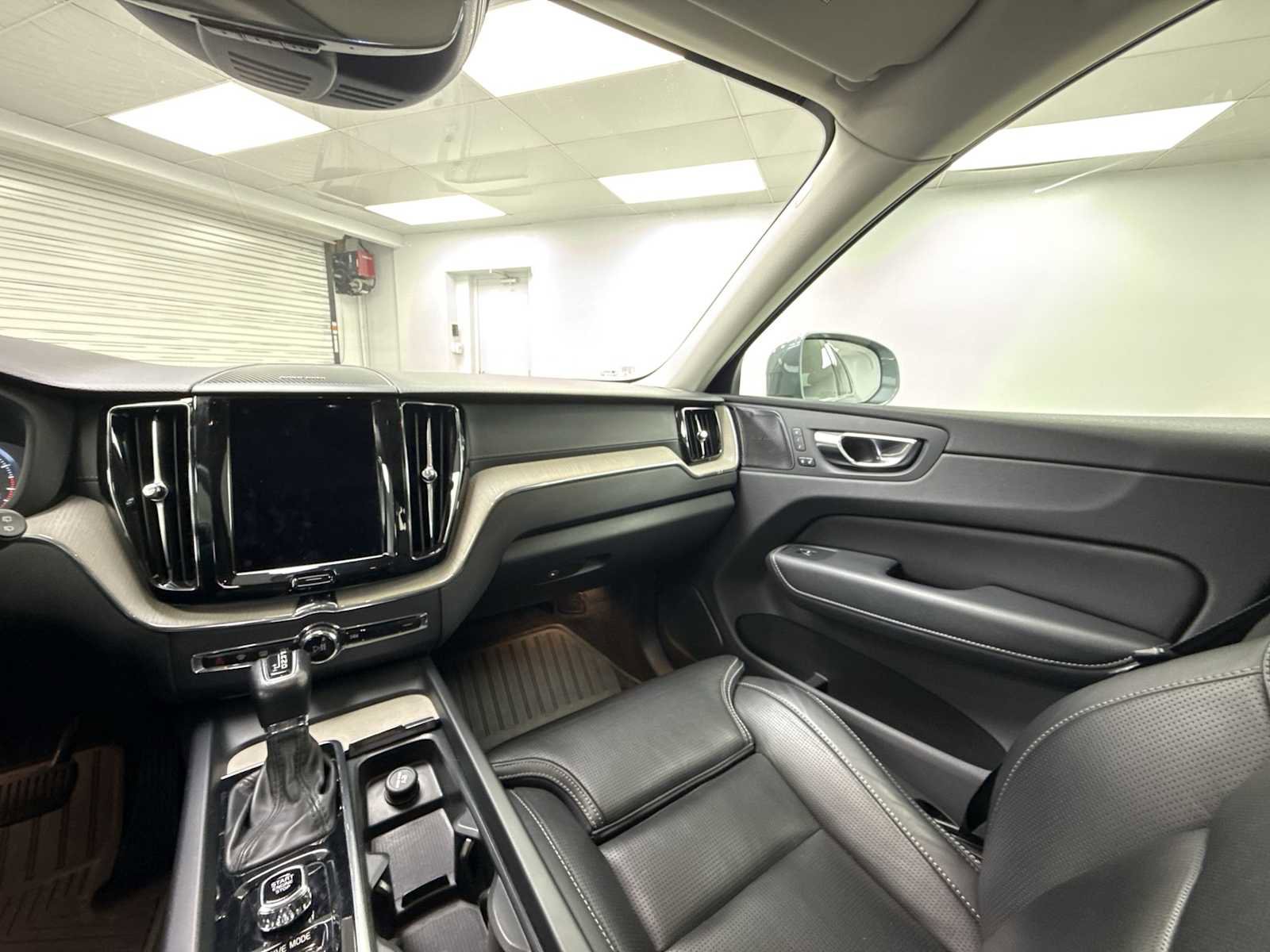 Used 2021 Volvo XC60 T5 Inscription w/ Climate Package image 11