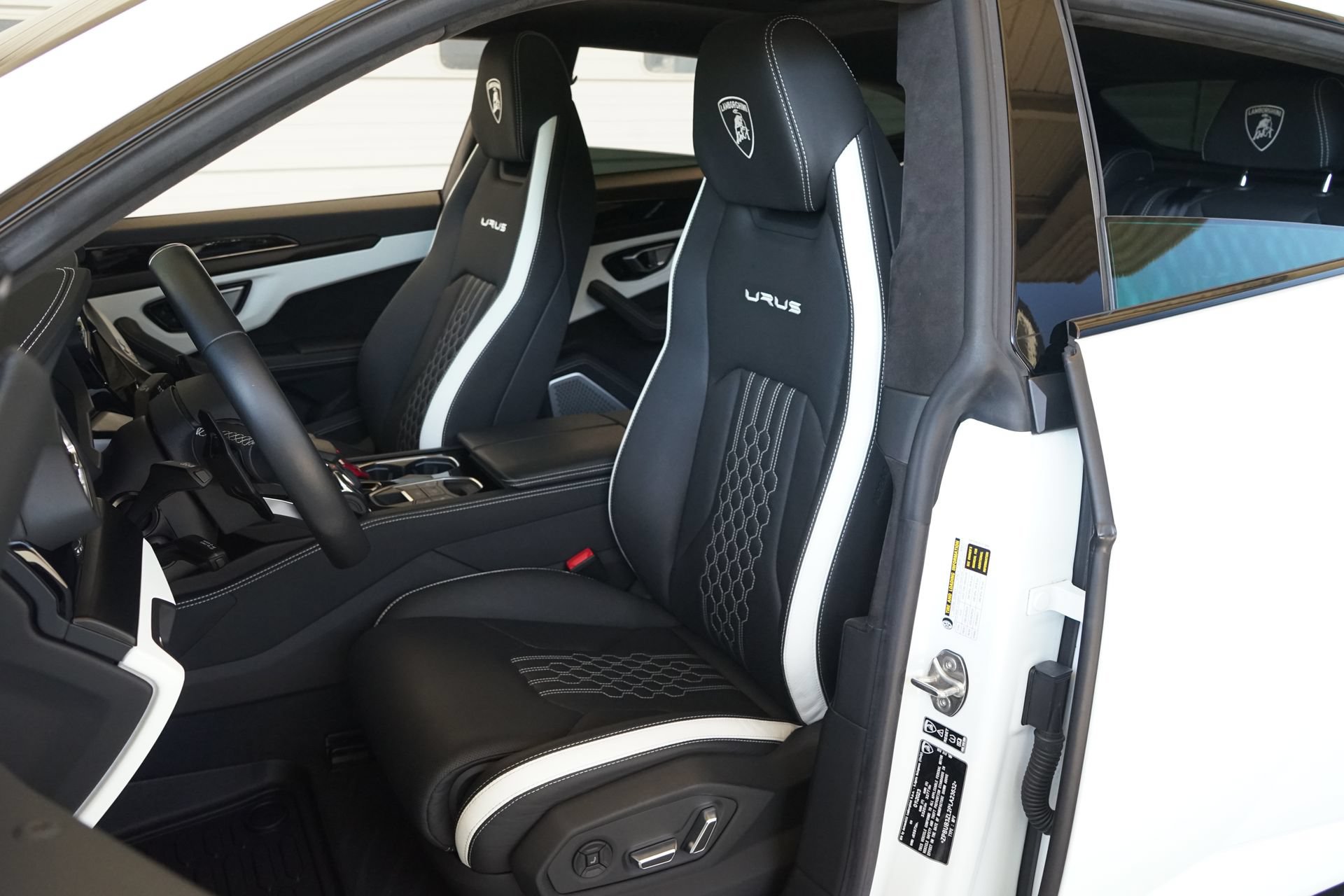 Used 2023 Lamborghini Urus S AWD/4WD image 8